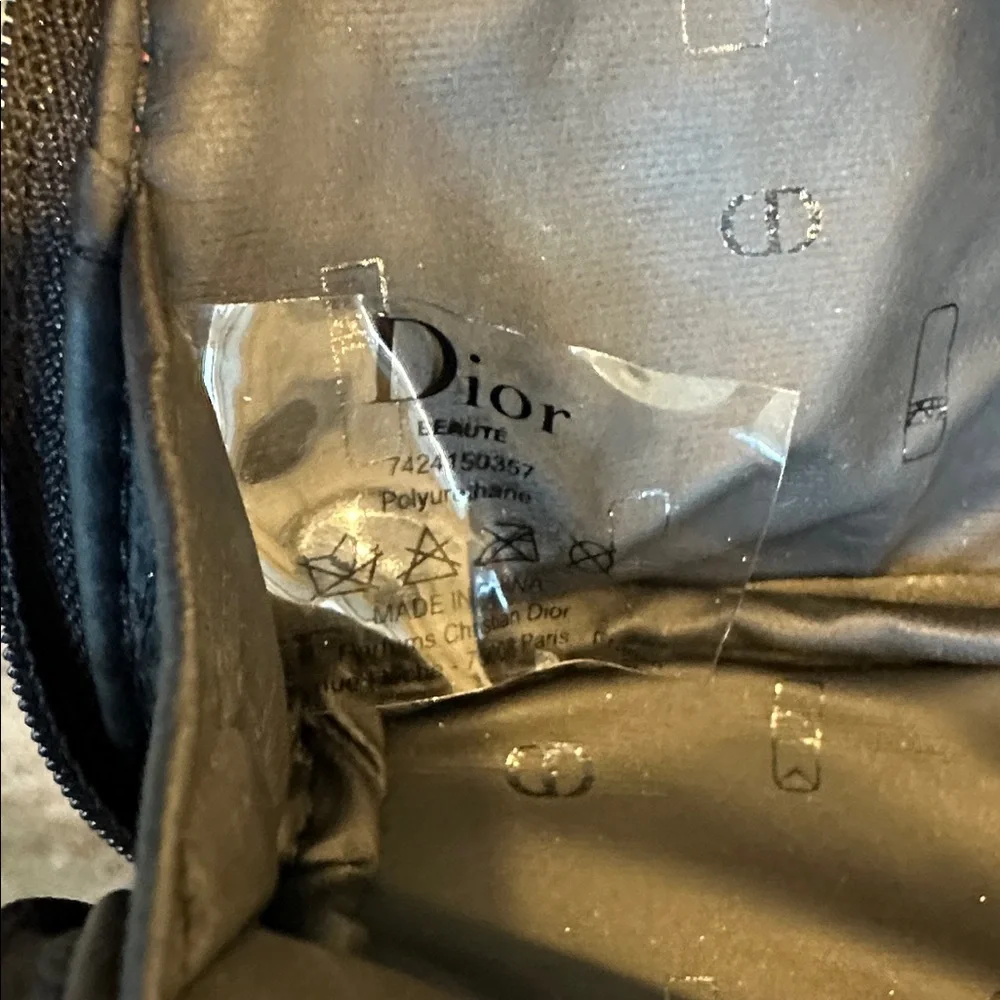 Dior Vibrant Pink Cosmetic Bag - Picture 6 of 6